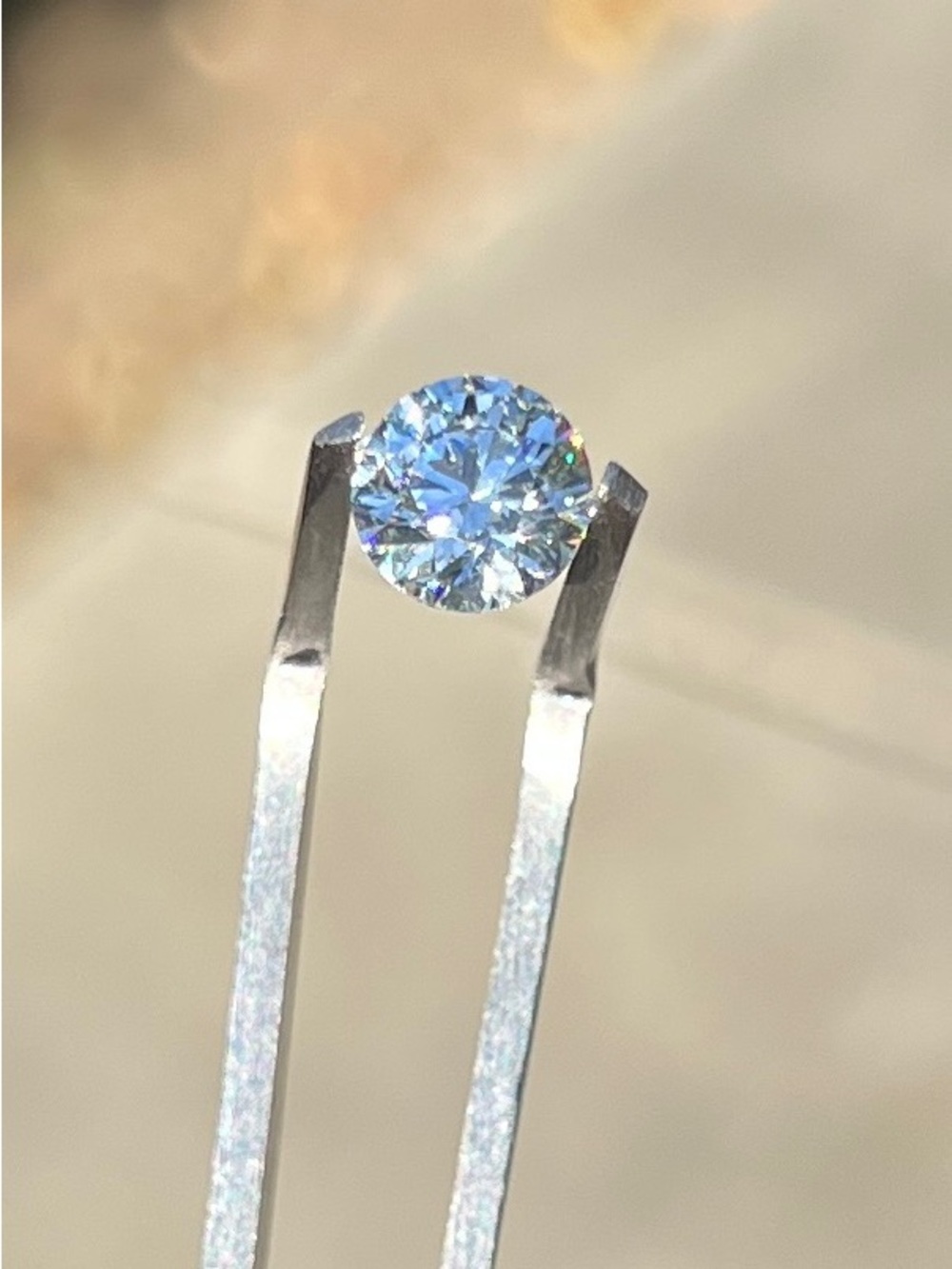 Round Brilliant Clear Solitaire Stud Earring - White